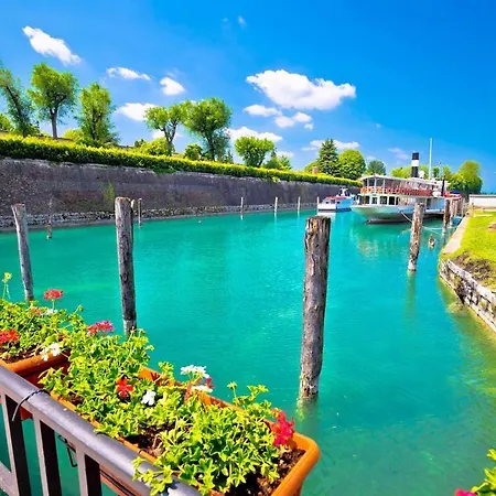 Blue Moon With Wi-fi And Parking Apartment Desenzano del Garda
